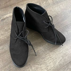White Mt. size 8 fabric upper black wedge booties with lace